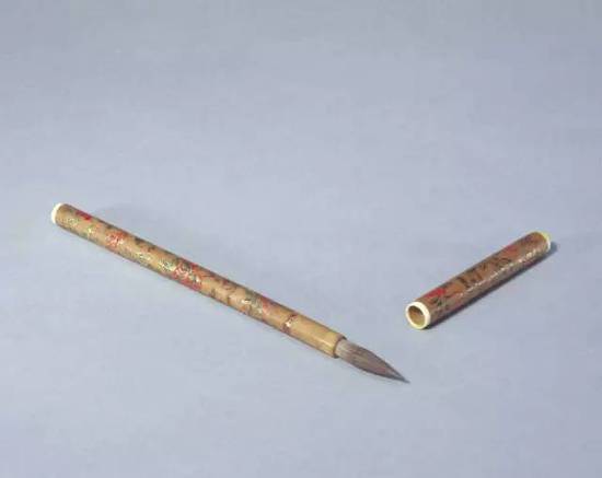 檀香木彩画福寿笔，管长 26cm，直径1cm。