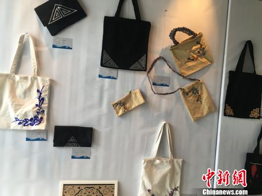 “云朵上”的羌族绣师：当老传统碰撞新时尚