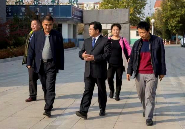 陶洪君会长到青岛西海岸新区画家村参观考察