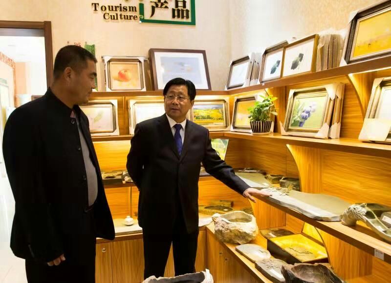 陶洪君会长到青岛西海岸新区画家村参观考察